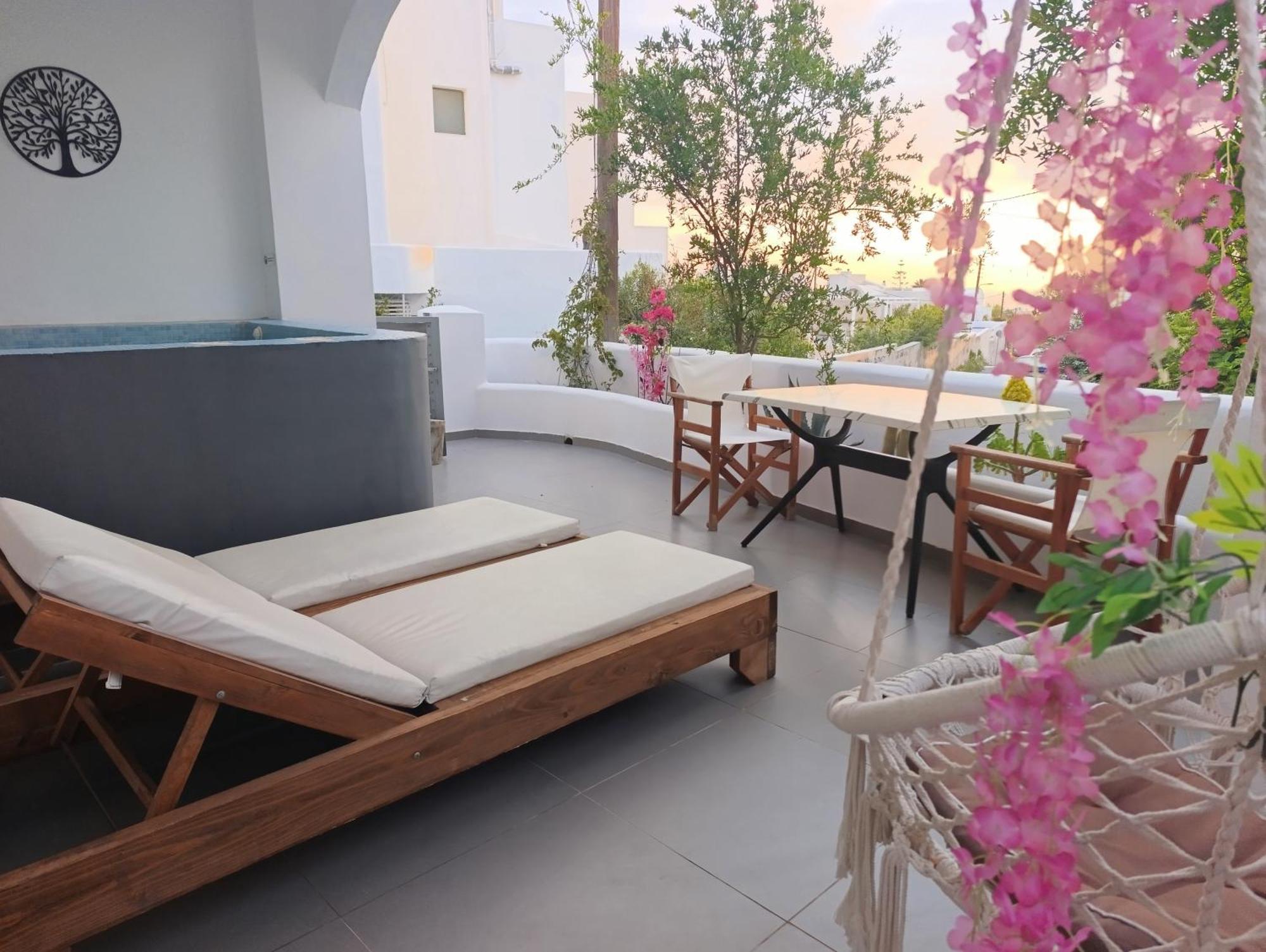 The Muses Of Santorini Private Jacuzzi Suites Vothon Room photo